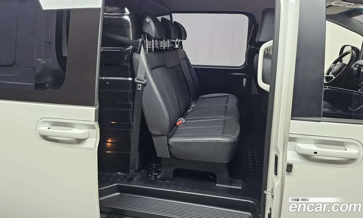 Hyundai Staria 2022 2.2 автомат (гидро), фото 16