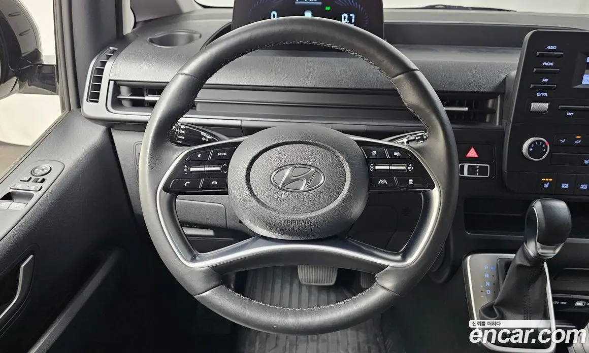 Hyundai Staria 2022 2.2 автомат (гидро), фото 17