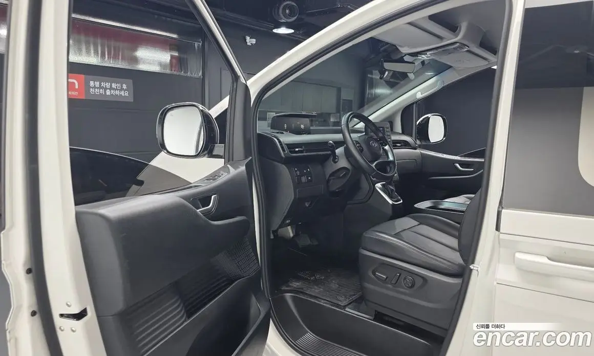 Hyundai Staria 2023 3.5 автомат (гидро), фото 12
