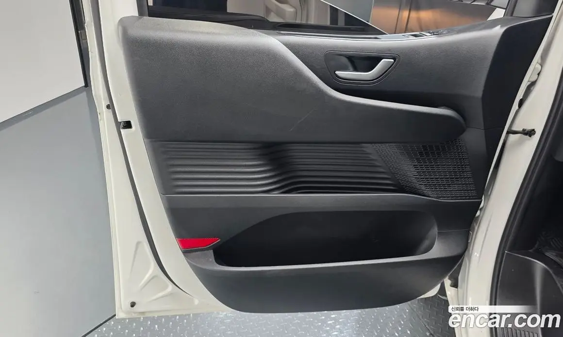 Hyundai Staria 2023 3.5 автомат (гидро), фото 13