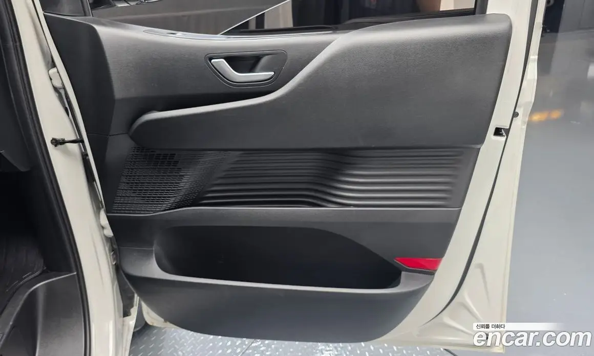 Hyundai Staria 2023 3.5 автомат (гидро), фото 14