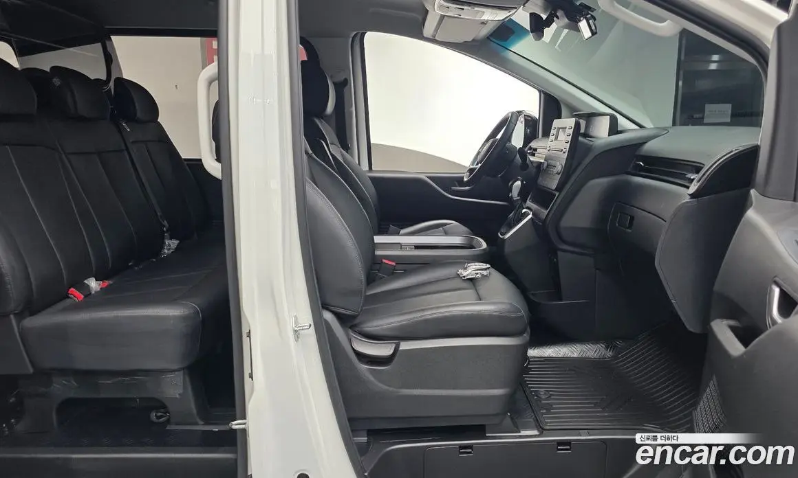 Hyundai Staria 2023 3.5 автомат (гидро), фото 15