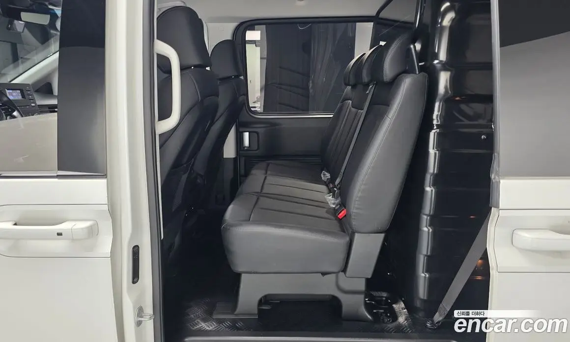 Hyundai Staria 2023 3.5 автомат (гидро), фото 17