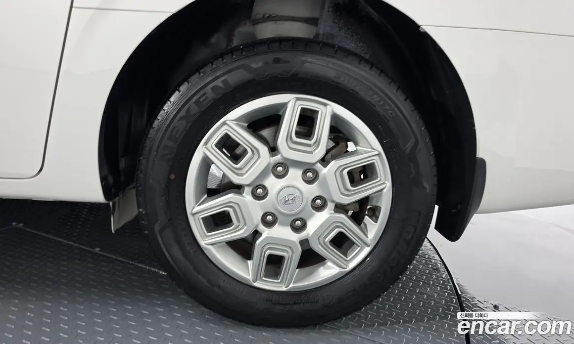 Hyundai Staria 2023 3.5 автомат (гидро), фото 6