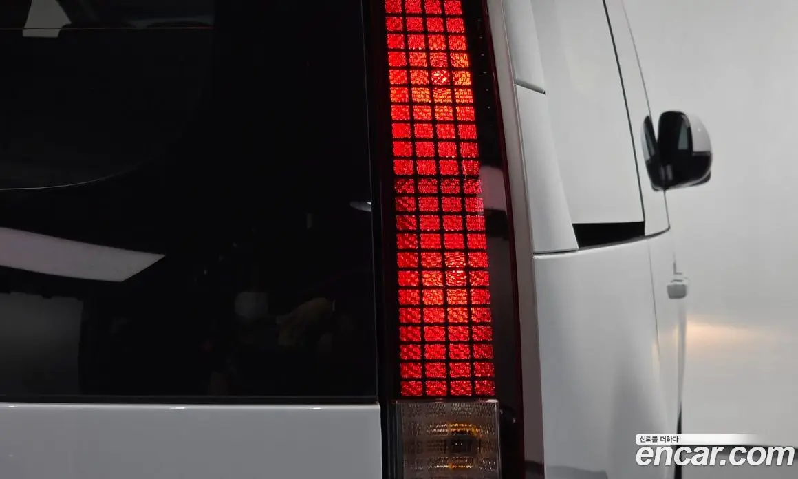 Hyundai Staria 2023 3.5 автомат (гидро), фото 8