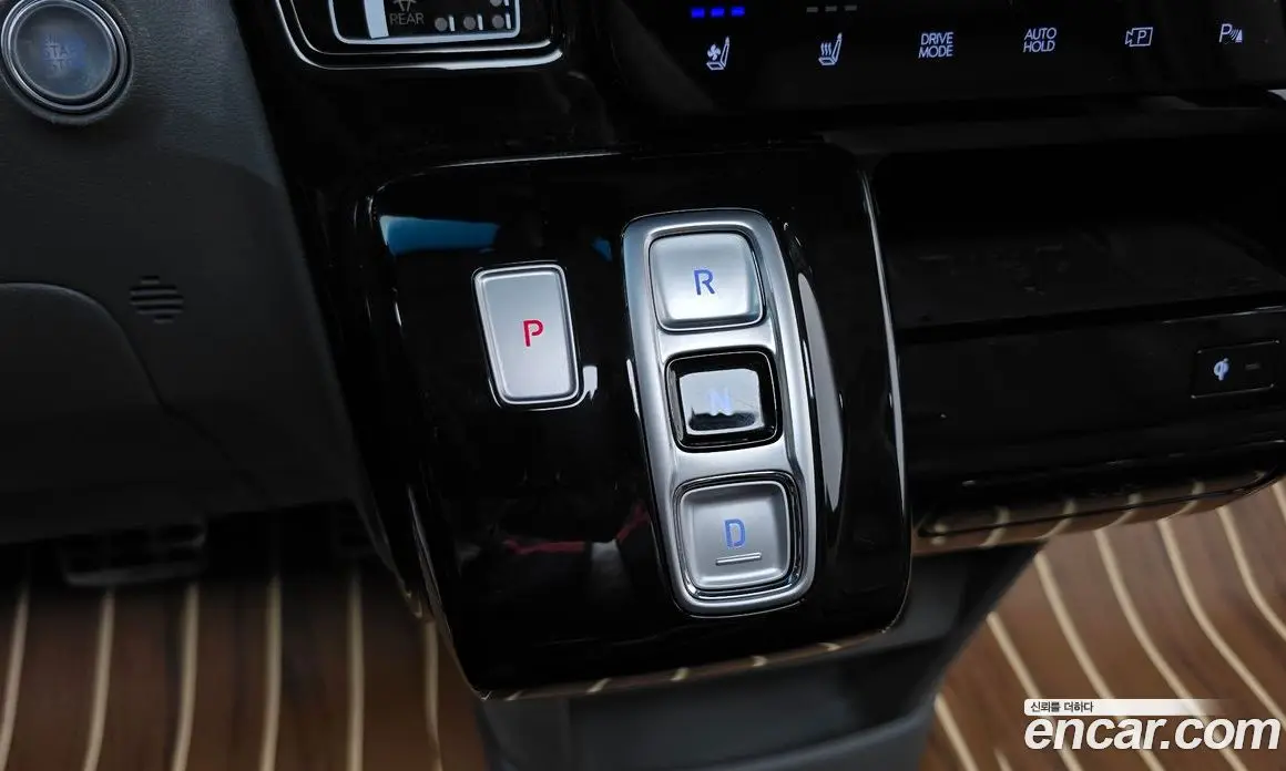 Hyundai Staria 2024 1.6 автомат (гидро), фото 12