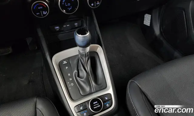 Hyundai Venue 2024 1.6 автомат (гидро), миниатюра 12
