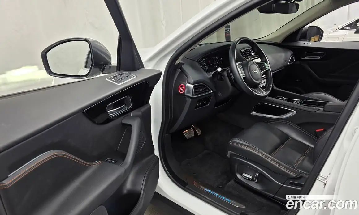 Jaguar F-Pace 2019 2.0 автомат (гидро), фото 13 Jaguar F-Pace 2019 2.0 автомат (гидро), фото 13