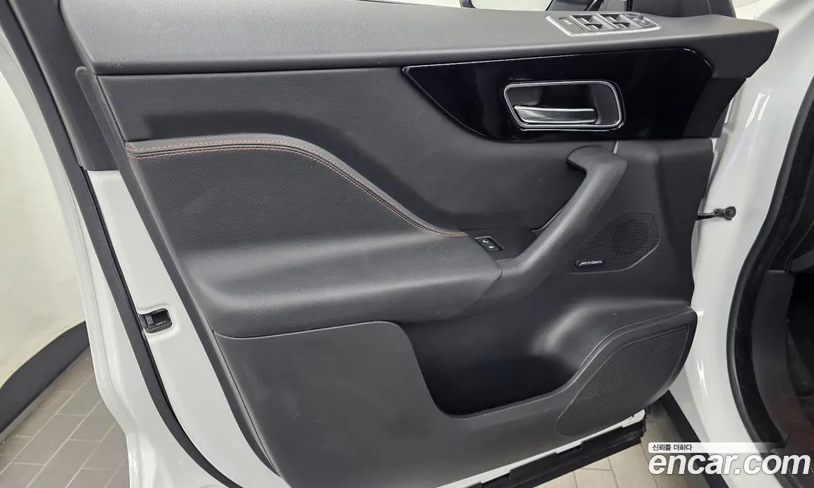 Jaguar F-Pace 2019 2.0 автомат (гидро), фото 14 Jaguar F-Pace 2019 2.0 автомат (гидро), фото 14