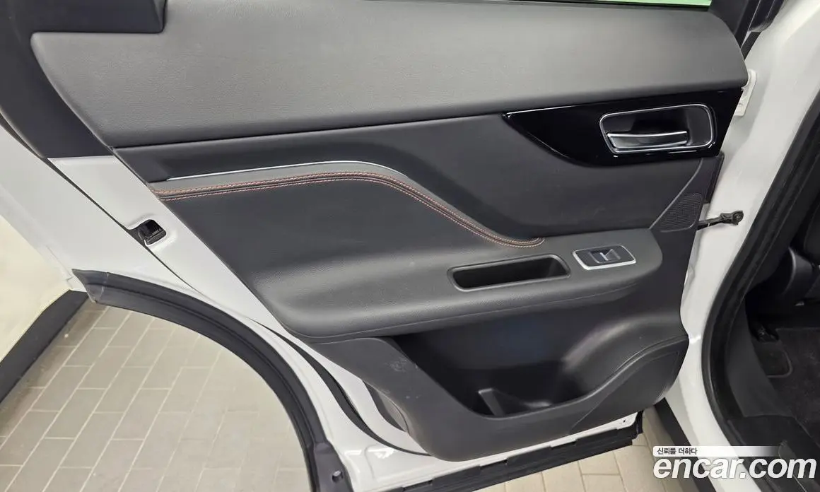 Jaguar F-Pace 2019 2.0 автомат (гидро), фото 15 Jaguar F-Pace 2019 2.0 автомат (гидро), фото 15