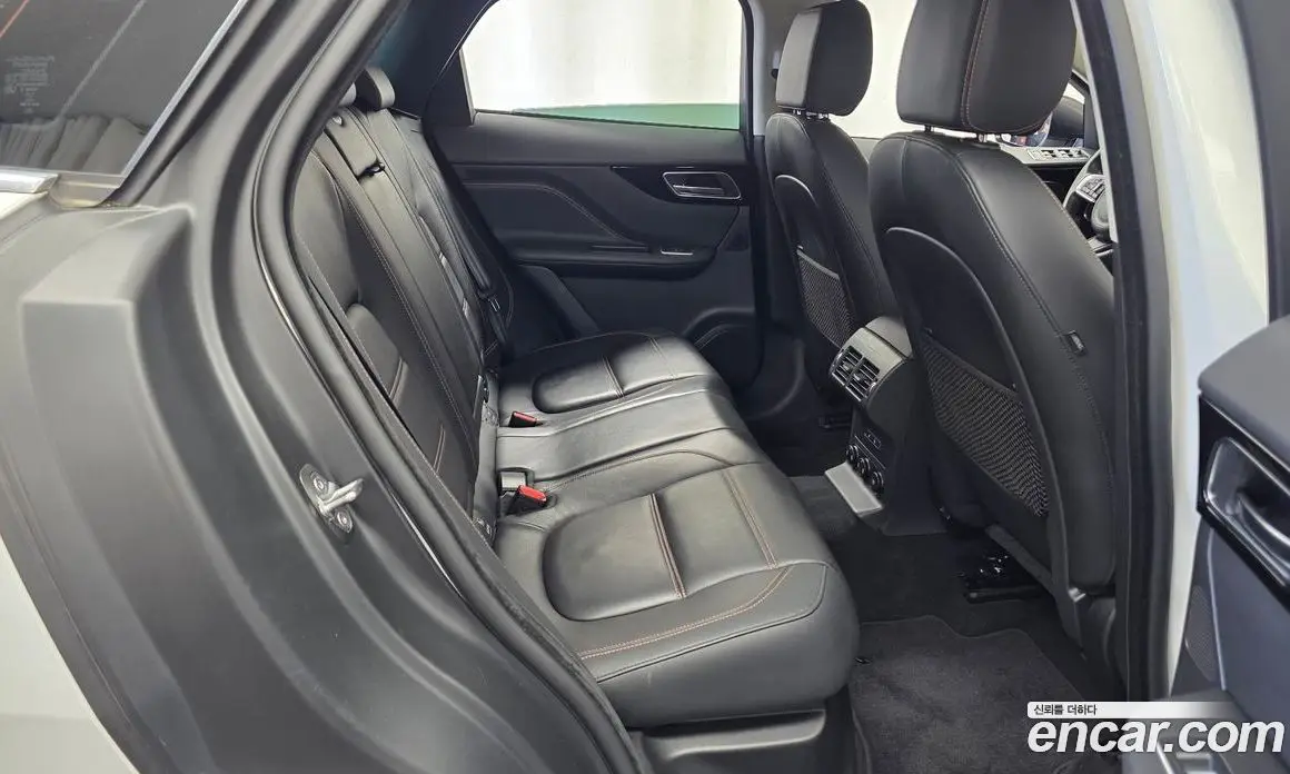 Jaguar F-Pace 2019 2.0 автомат (гидро), фото 18 Jaguar F-Pace 2019 2.0 автомат (гидро), фото 18