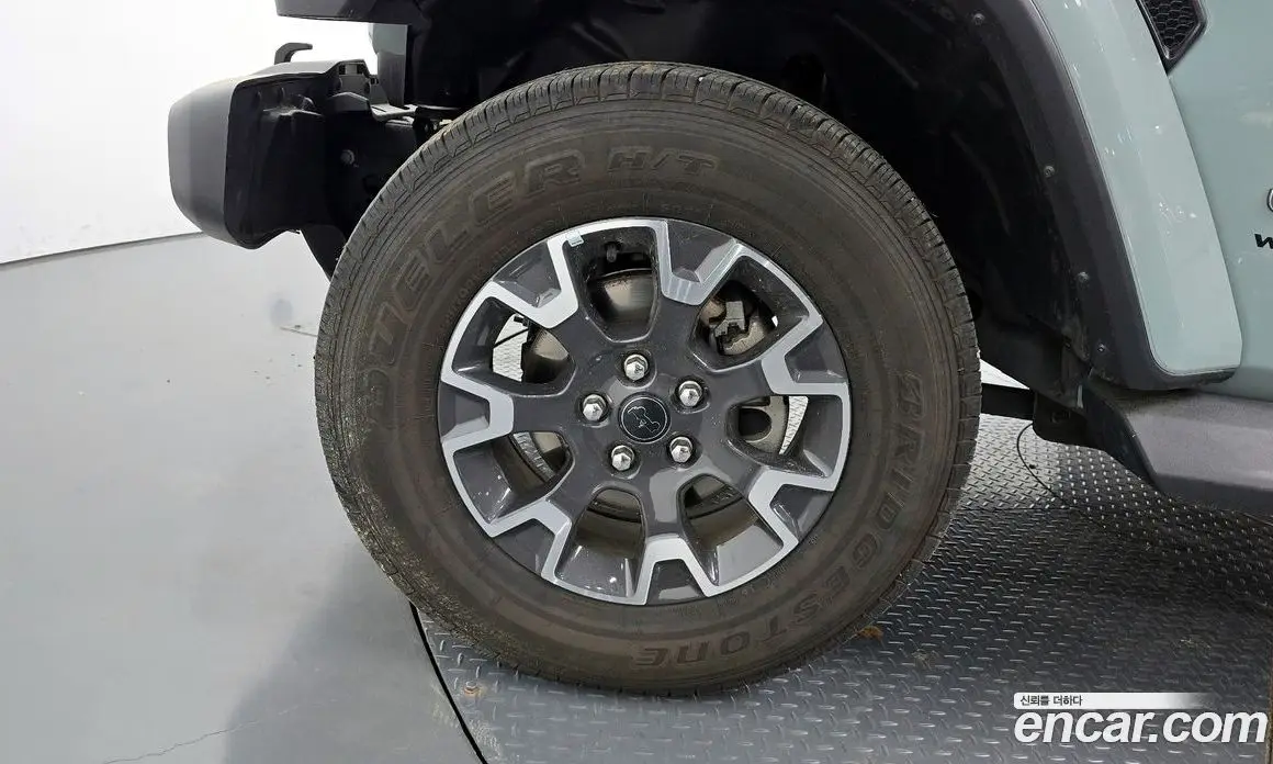 Jeep Wrangler 2024 2.0 автомат (гидро), фото 5