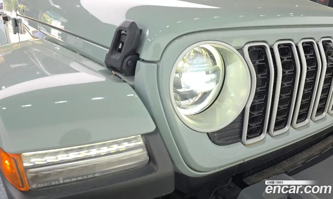 Jeep Wrangler 2024 2.0 автомат (гидро), фото 8