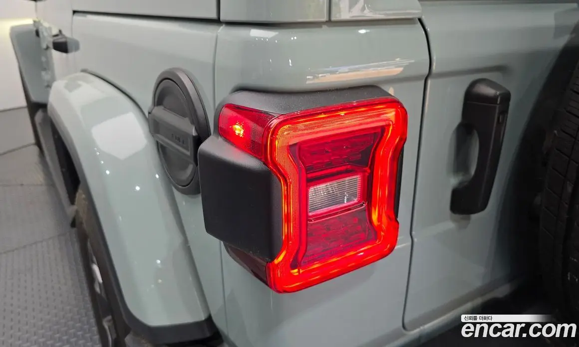 Jeep Wrangler 2024 2.0 автомат (гидро), фото 9