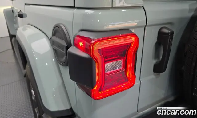 Jeep Wrangler 2024 2.0 автомат (гидро), миниатюра 9