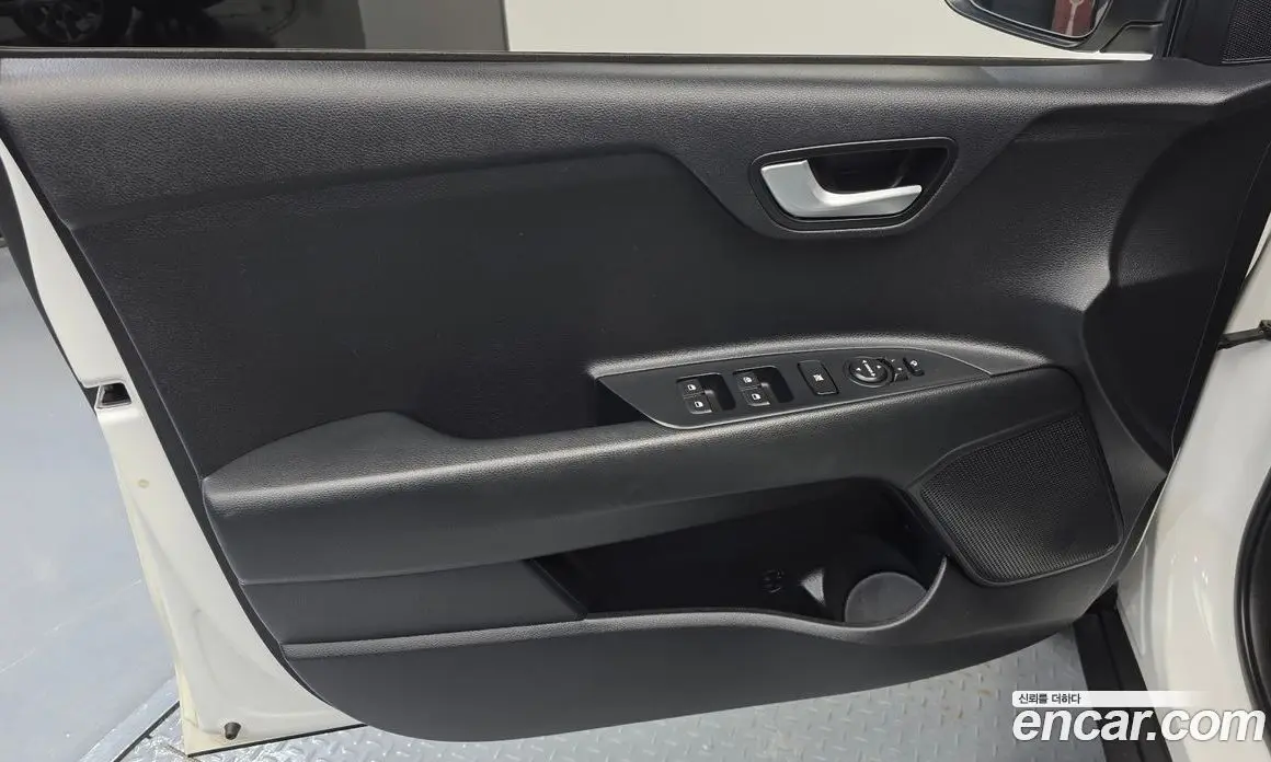 Kia Stonic 2018 1.4 автомат (гидро), фото 14 Kia Stonic 2018 1.4 автомат (гидро), фото 14