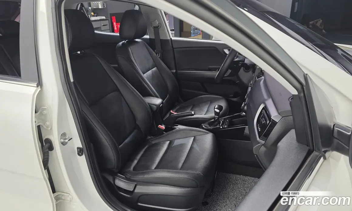 Kia Stonic 2018 1.4 автомат (гидро), фото 16 Kia Stonic 2018 1.4 автомат (гидро), фото 16
