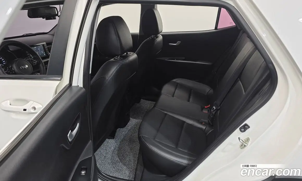 Kia Stonic 2018 1.4 автомат (гидро), фото 18 Kia Stonic 2018 1.4 автомат (гидро), фото 18