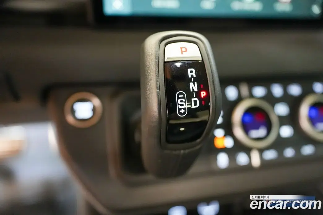 Land Rover Defender 2024 2.0 автомат (гидро), фото 16