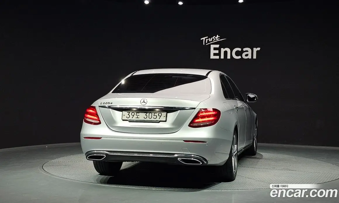 Mercedes-Benz E-Class 2017 1.9 автомат (гидро), фото 4