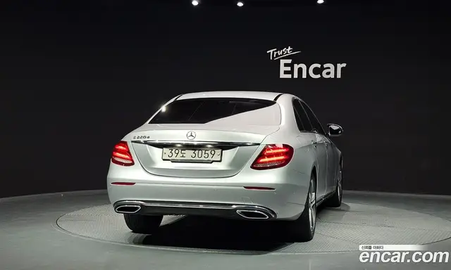 Mercedes-Benz E-Class 2017 1.9 автомат (гидро), миниатюра 4