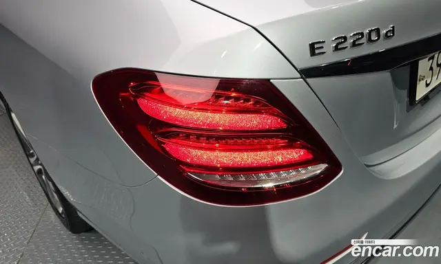 Mercedes-Benz E-Class 2017 1.9 автомат (гидро), миниатюра 9