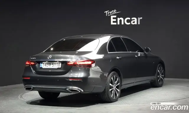 Mercedes-Benz E-Class 2021 2.0 автомат (гидро), миниатюра 2