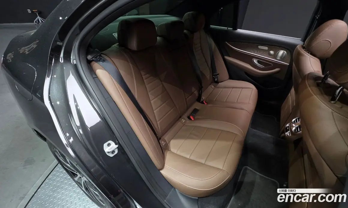 Mercedes-Benz E-Class 2021 2.0 автомат (гидро), фото 16