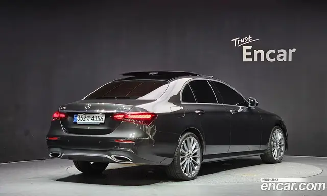 Mercedes-Benz E-Class 2021 2.0 автомат (гидро), миниатюра 2