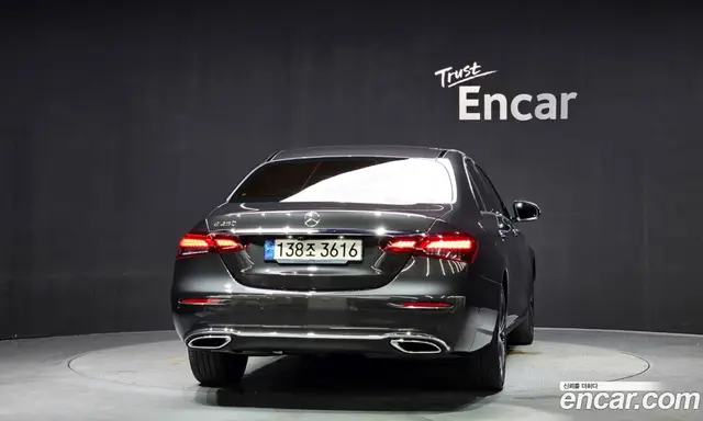 Mercedes-Benz E-Class 2021 2.0 автомат (гидро), миниатюра 4