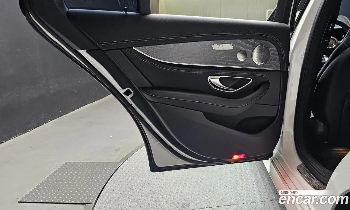 Mercedes-Benz E-Class 2022 2.0 автомат (гидро), фото 15