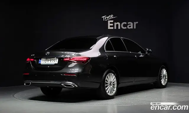 Mercedes-Benz E-Class 2023 2.0 автомат (гидро), миниатюра 2