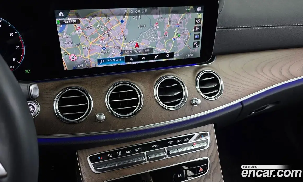 Mercedes-Benz E-Class 2023 2.0 автомат (гидро), фото 19