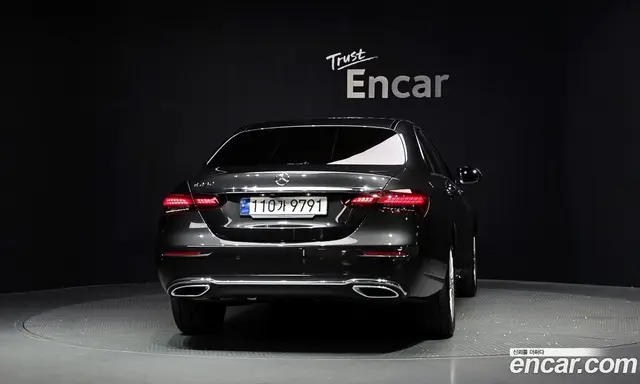 Mercedes-Benz E-Class 2023 2.0 автомат (гидро), миниатюра 4