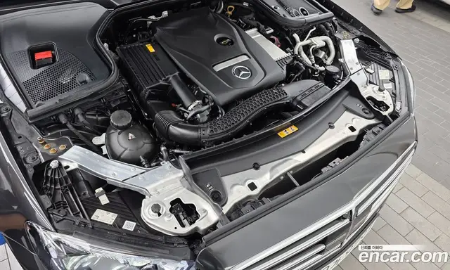 Mercedes-Benz E-Class 2023 2.0 автомат (гидро), миниатюра 6