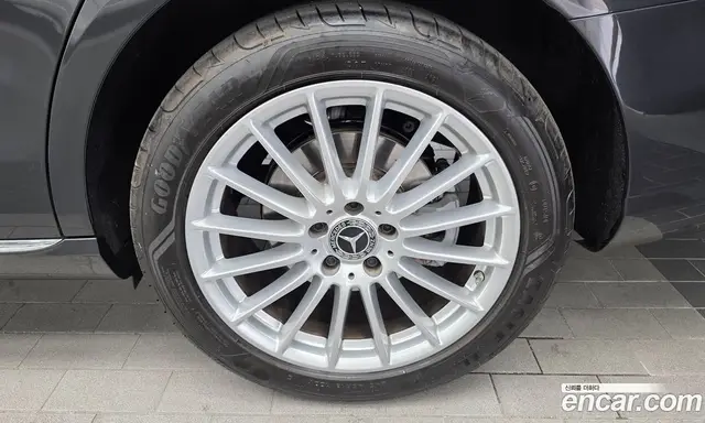 Mercedes-Benz E-Class 2023 2.0 автомат (гидро), миниатюра 7