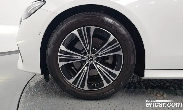 Mercedes-Benz E-Class 2024 2.0 автомат (гидро), миниатюра 4 Mercedes-Benz E-Class 2024 2.0 автомат (гидро), миниатюра 4