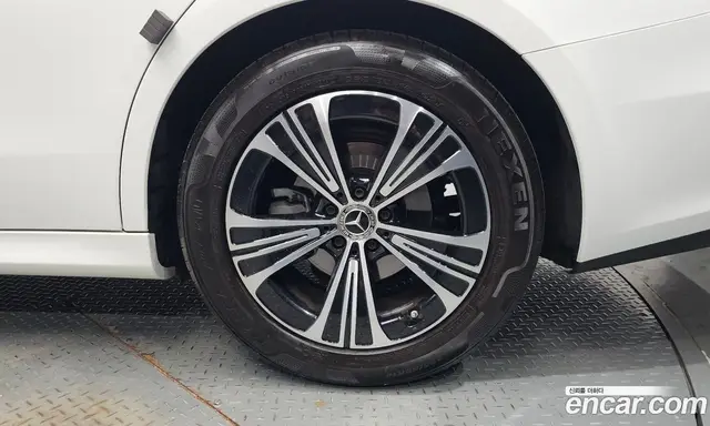 Mercedes-Benz E-Class 2024 2.0 автомат (гидро), миниатюра 6 Mercedes-Benz E-Class 2024 2.0 автомат (гидро), миниатюра 6