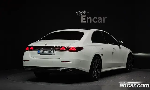 Mercedes-Benz E-Class 2025 2.0 автомат (гидро), миниатюра 2