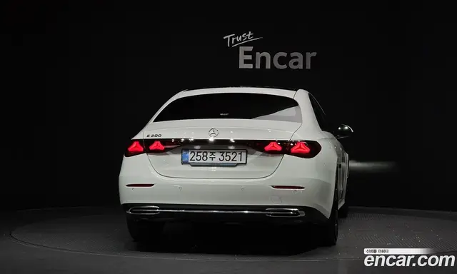 Mercedes-Benz E-Class 2025 2.0 автомат (гидро), миниатюра 4