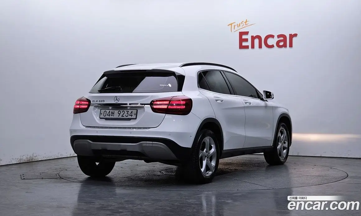 Mercedes-Benz GLA-Class 2018 2.0 автомат (гидро), фото 1 Mercedes-Benz GLA-Class 2018 2.0 автомат (гидро), фото 1