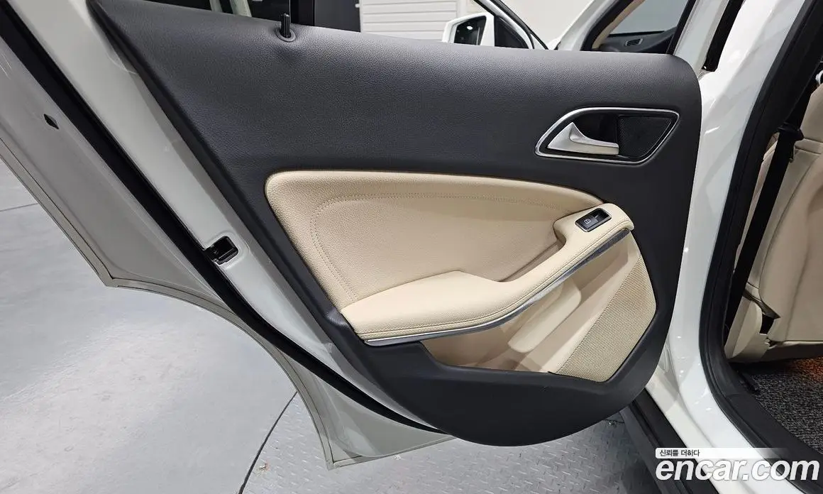 Mercedes-Benz GLA-Class 2018 2.0 автомат (гидро), фото 14 Mercedes-Benz GLA-Class 2018 2.0 автомат (гидро), фото 14