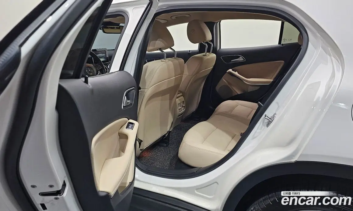 Mercedes-Benz GLA-Class 2018 2.0 автомат (гидро), фото 16 Mercedes-Benz GLA-Class 2018 2.0 автомат (гидро), фото 16