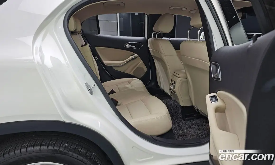Mercedes-Benz GLA-Class 2018 2.0 автомат (гидро), фото 17 Mercedes-Benz GLA-Class 2018 2.0 автомат (гидро), фото 17