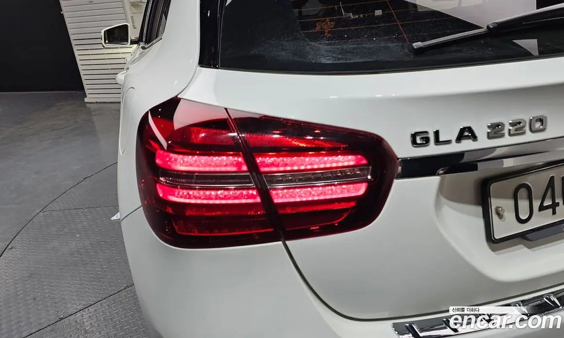 Mercedes-Benz GLA-Class 2018 2.0 автомат (гидро), фото 8 Mercedes-Benz GLA-Class 2018 2.0 автомат (гидро), фото 8
