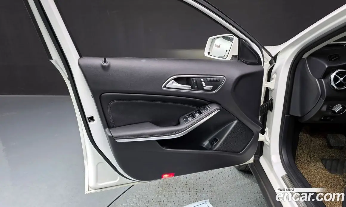 Mercedes-Benz GLA-Class 2019 2.0 автомат (гидро), фото 14 Mercedes-Benz GLA-Class 2019 2.0 автомат (гидро), фото 14