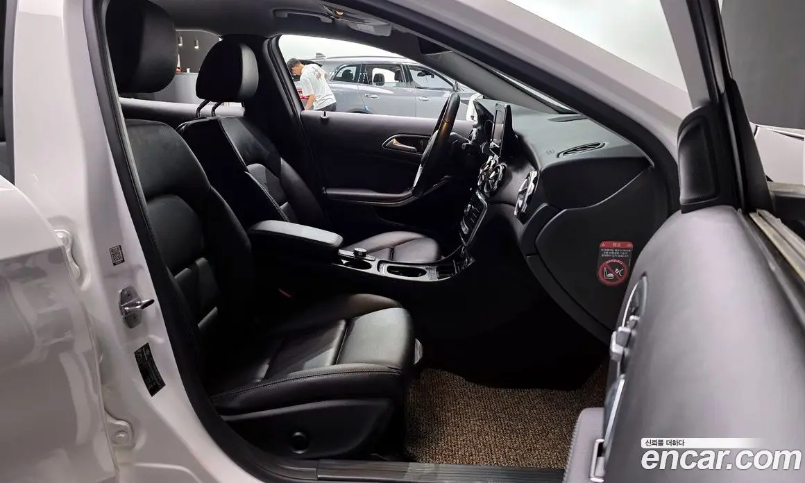 Mercedes-Benz GLA-Class 2019 2.0 автомат (гидро), фото 17 Mercedes-Benz GLA-Class 2019 2.0 автомат (гидро), фото 17