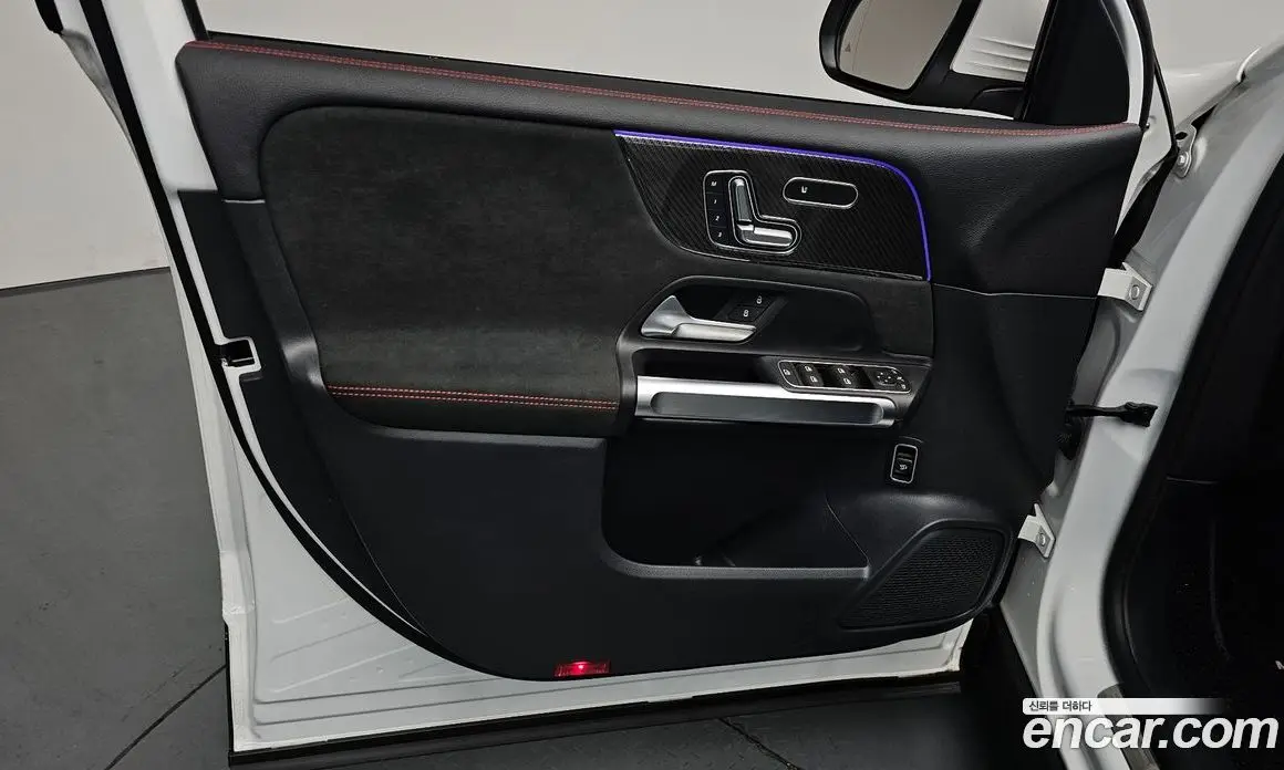 Mercedes-Benz GLB-Class 2023 2.0 автомат (гидро), фото 14