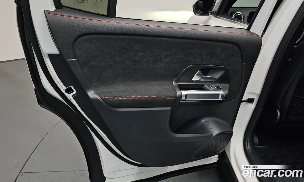 Mercedes-Benz GLB-Class 2023 2.0 автомат (гидро), фото 15