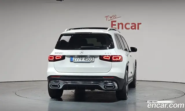 Mercedes-Benz GLB-Class 2023 2.0 автомат (гидро), миниатюра 4